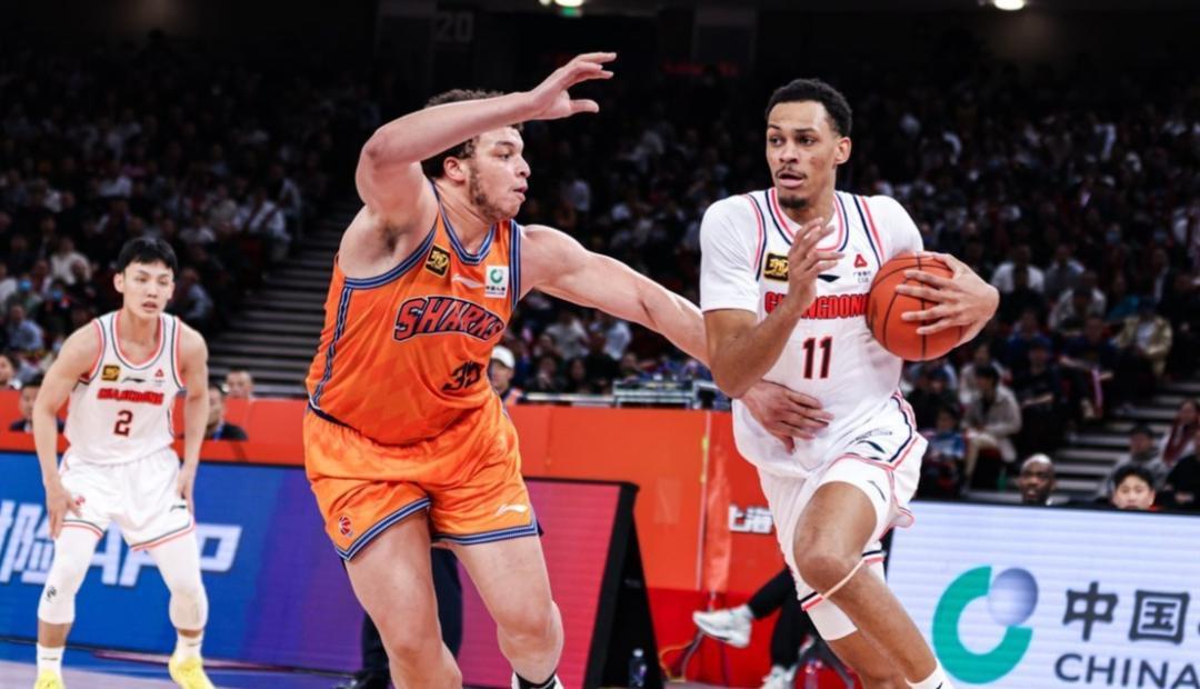 球队内部矛盾激化，队员离队