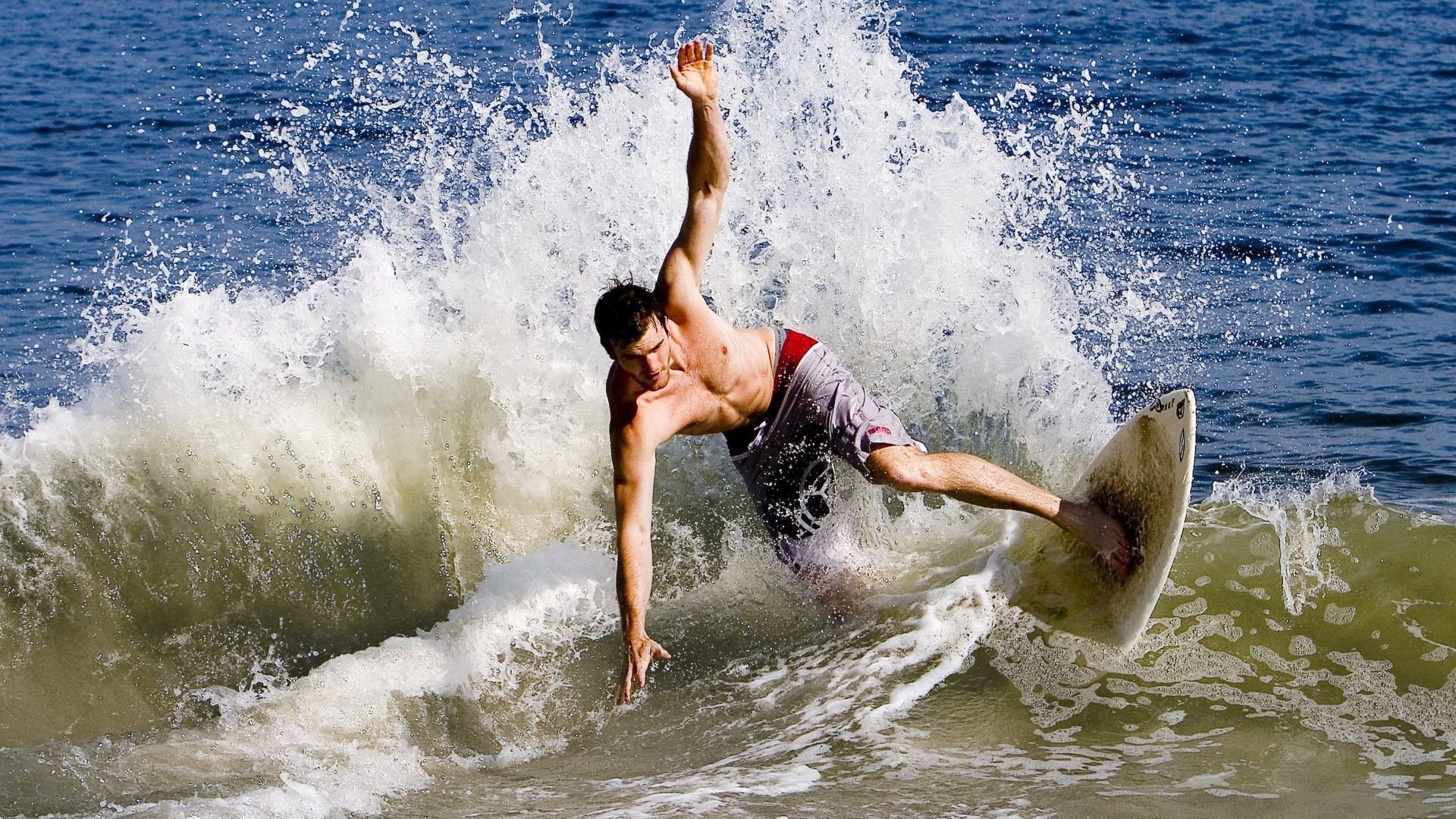 布伦森关键战不手软，深圳队收割76人，当东方战术智慧遇上美式孤胆英雄